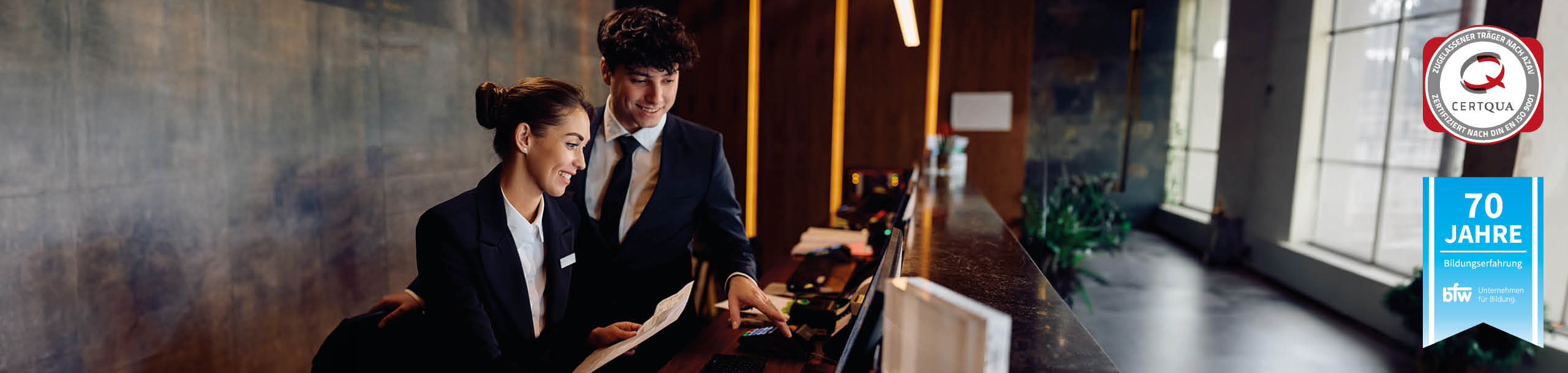 bfw-berufsbild-einführung-hotel-und-gastronomie-AdobeStock-122236210-header