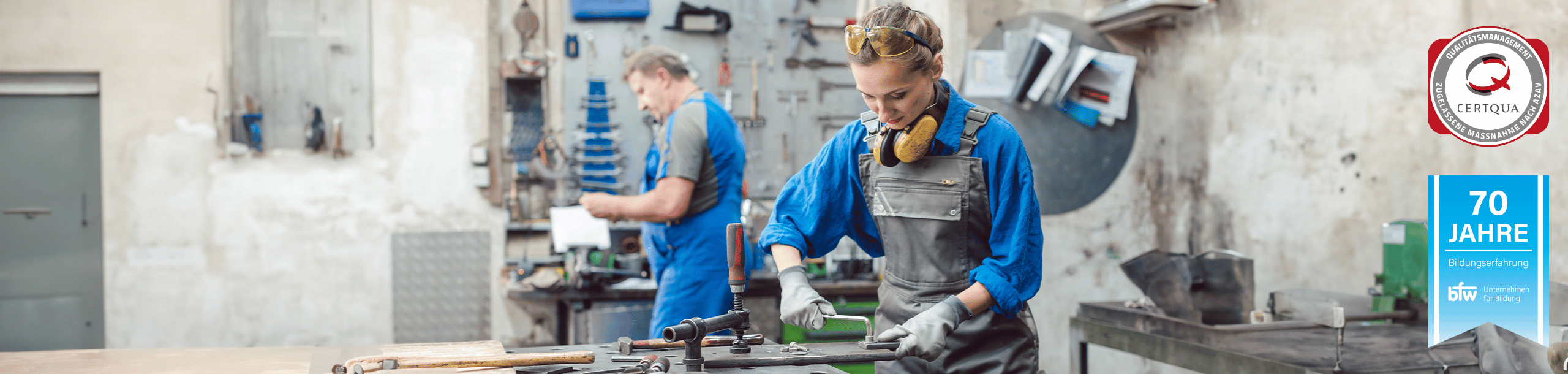 bfw Sprachkurs Berufsdeutsch m. Einführung in Metall AdobeStock243115404 header
