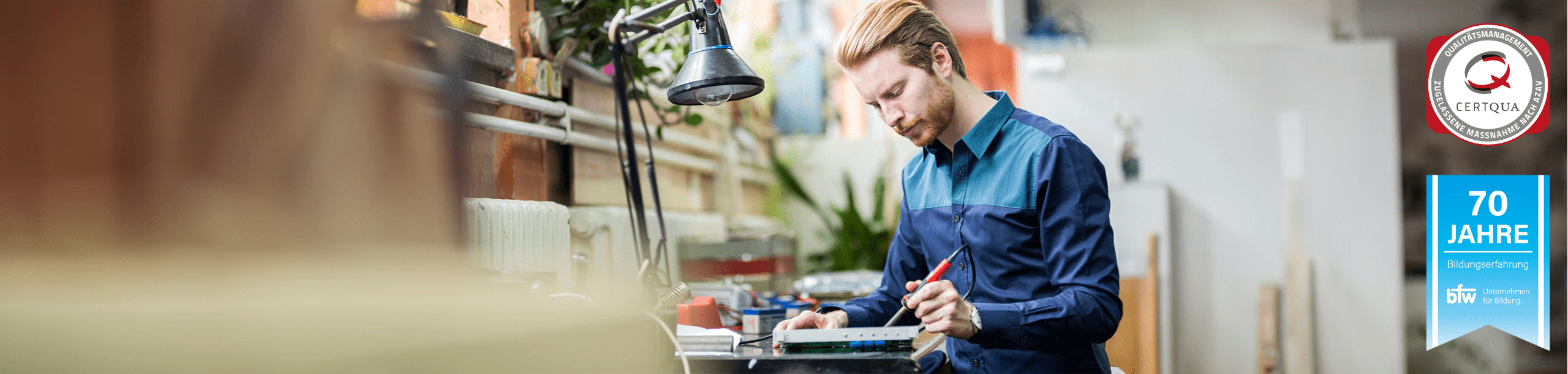 Machen Sie eine Umschulung zum/zur IT-System Elektroniker:in beim bfw