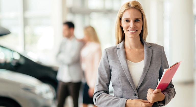 Machen Sie eine Umschulung zur/zur Automobilkaufmann/-frau beim bfw.